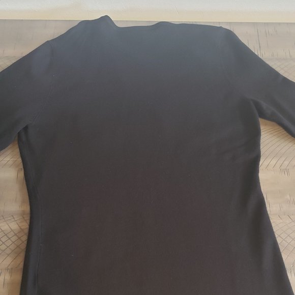 Gorgeous black with gold logo GUESS Sweater - Picture 4 of 7